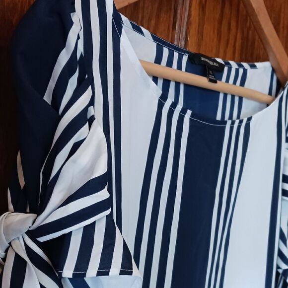 Banana Republic Striped Bow Tie Short Sleeve Blouse Silky XSMALL - Picture 5 of 12